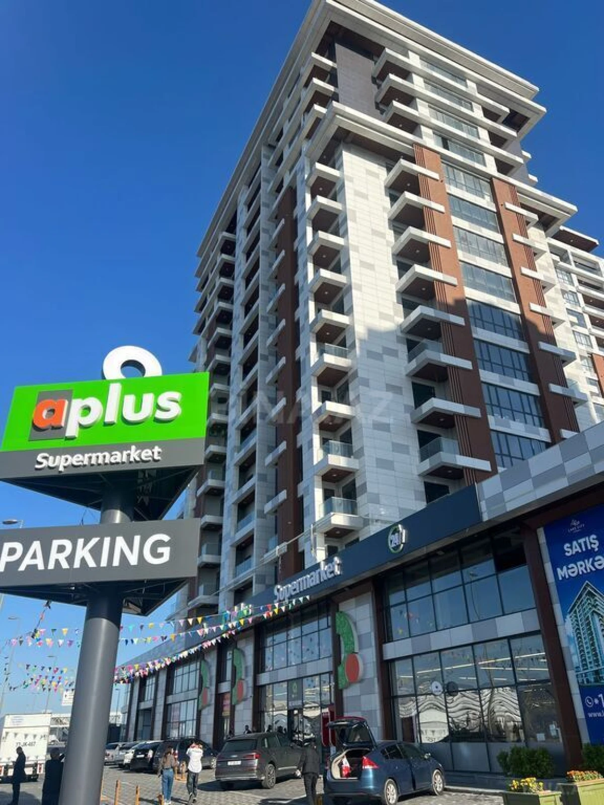 Satılır 3 otaqlı mənzil 130 m²