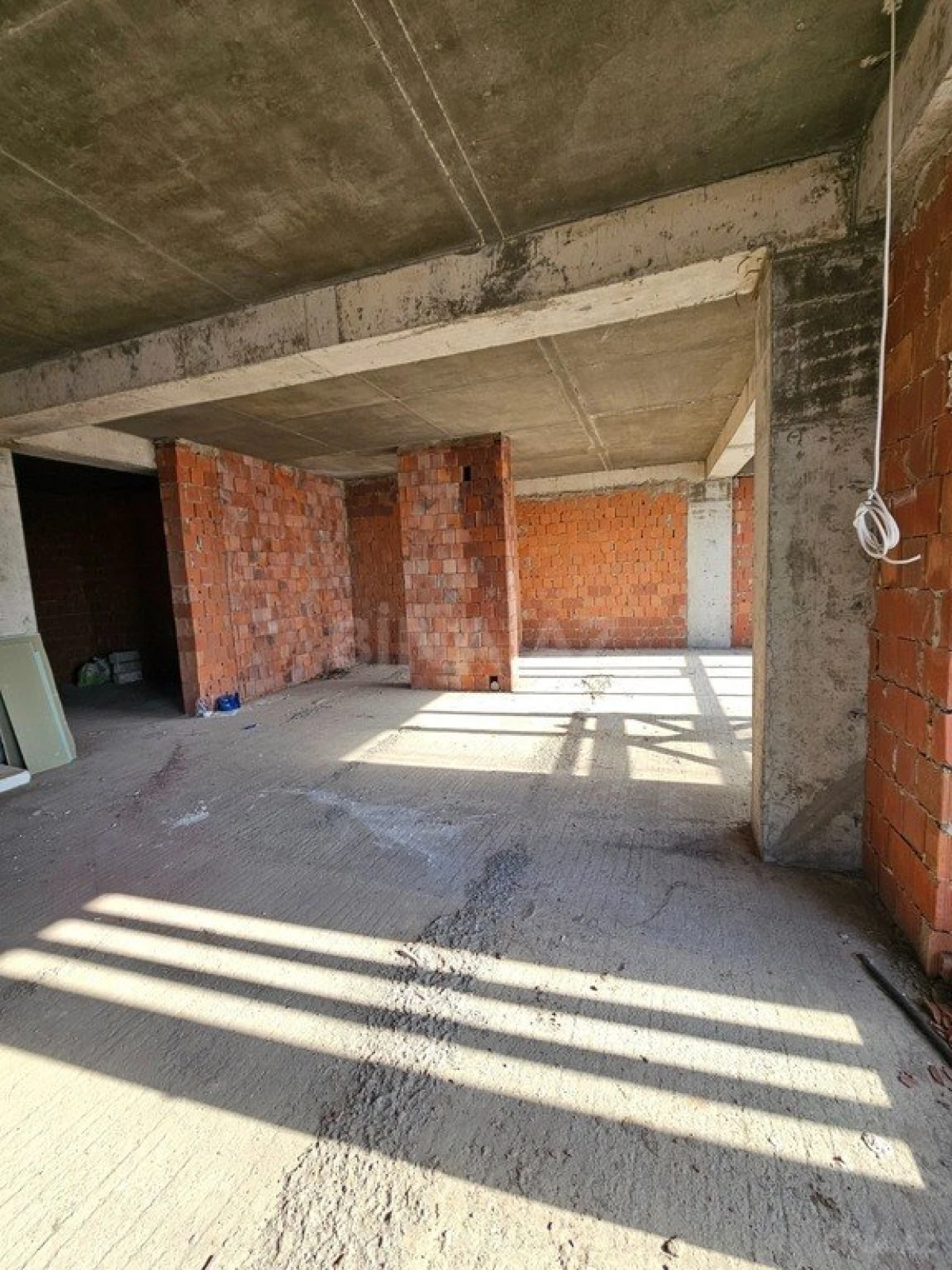 Satılır 3 otaqlı mənzil 130 m²