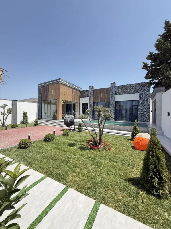 Satılır 5 otaqlı həyət evi 220 m²