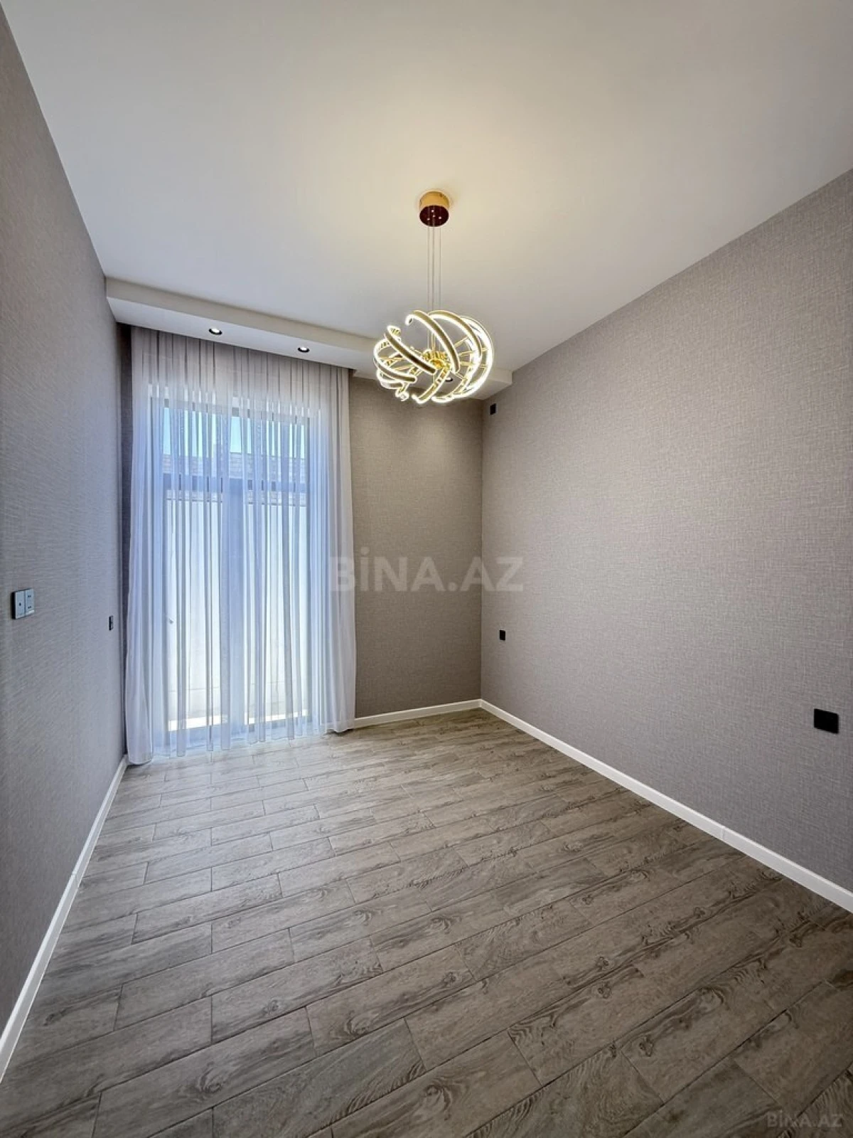Satılır 5 otaqlı həyət evi 220 m²