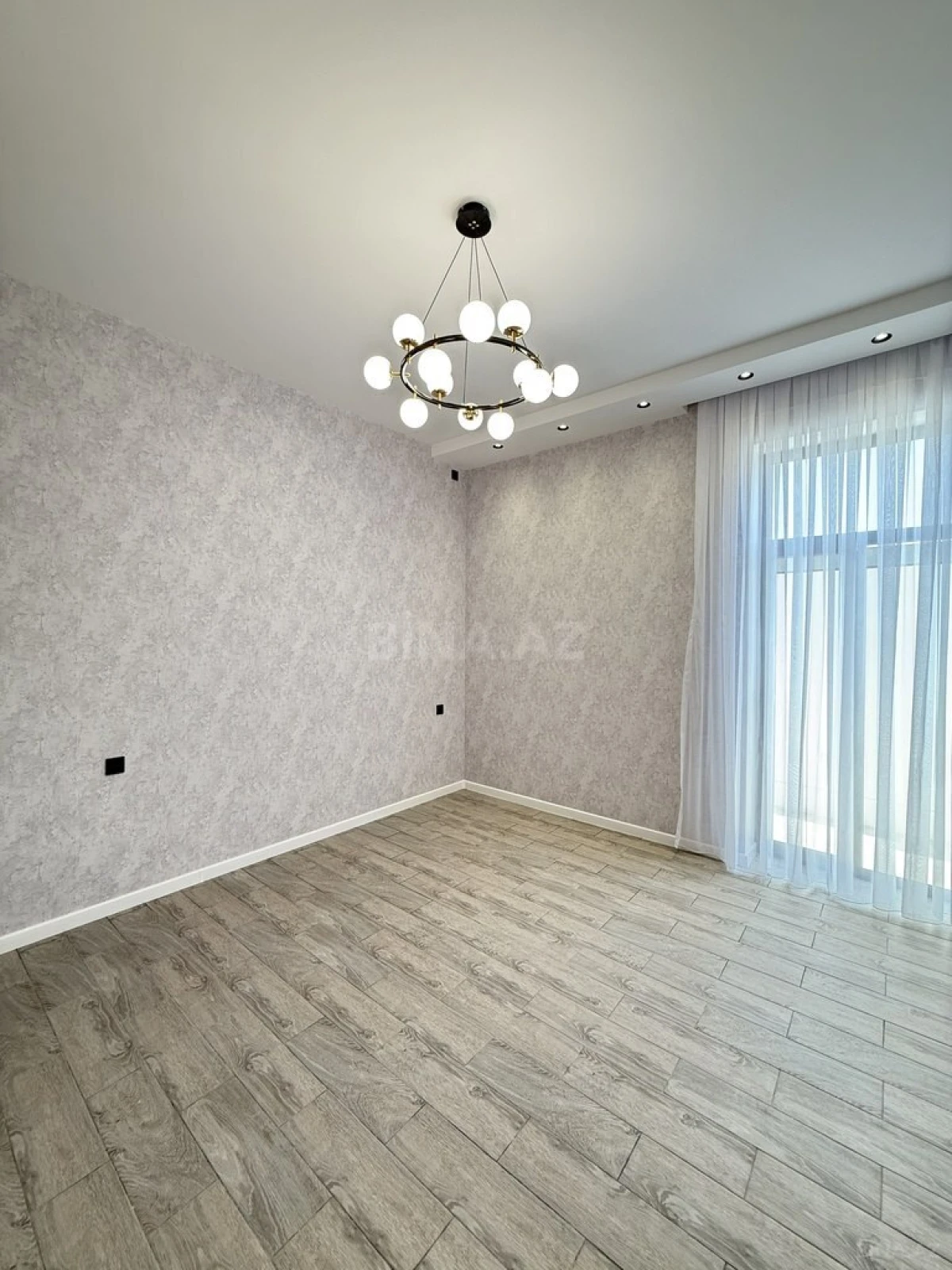 Satılır 5 otaqlı həyət evi 220 m²