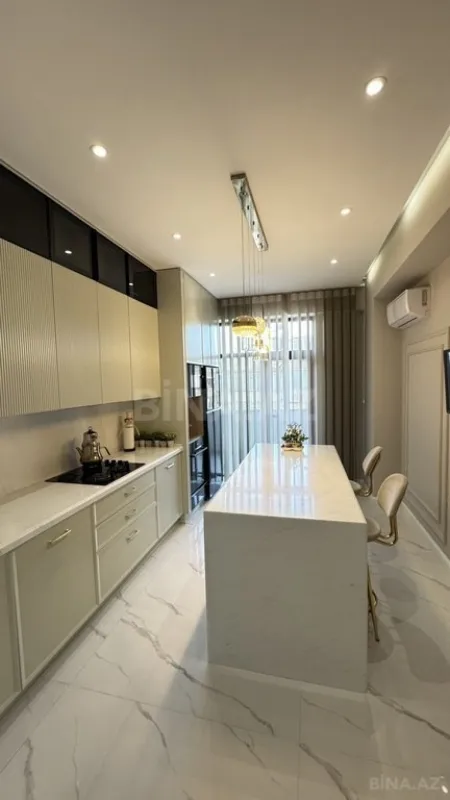 Satılır 3 otaqlı mənzil 115 m²
