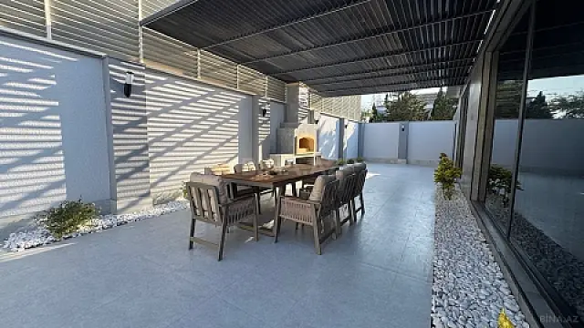 Satılır 4 otaqlı həyət evi 280 m²