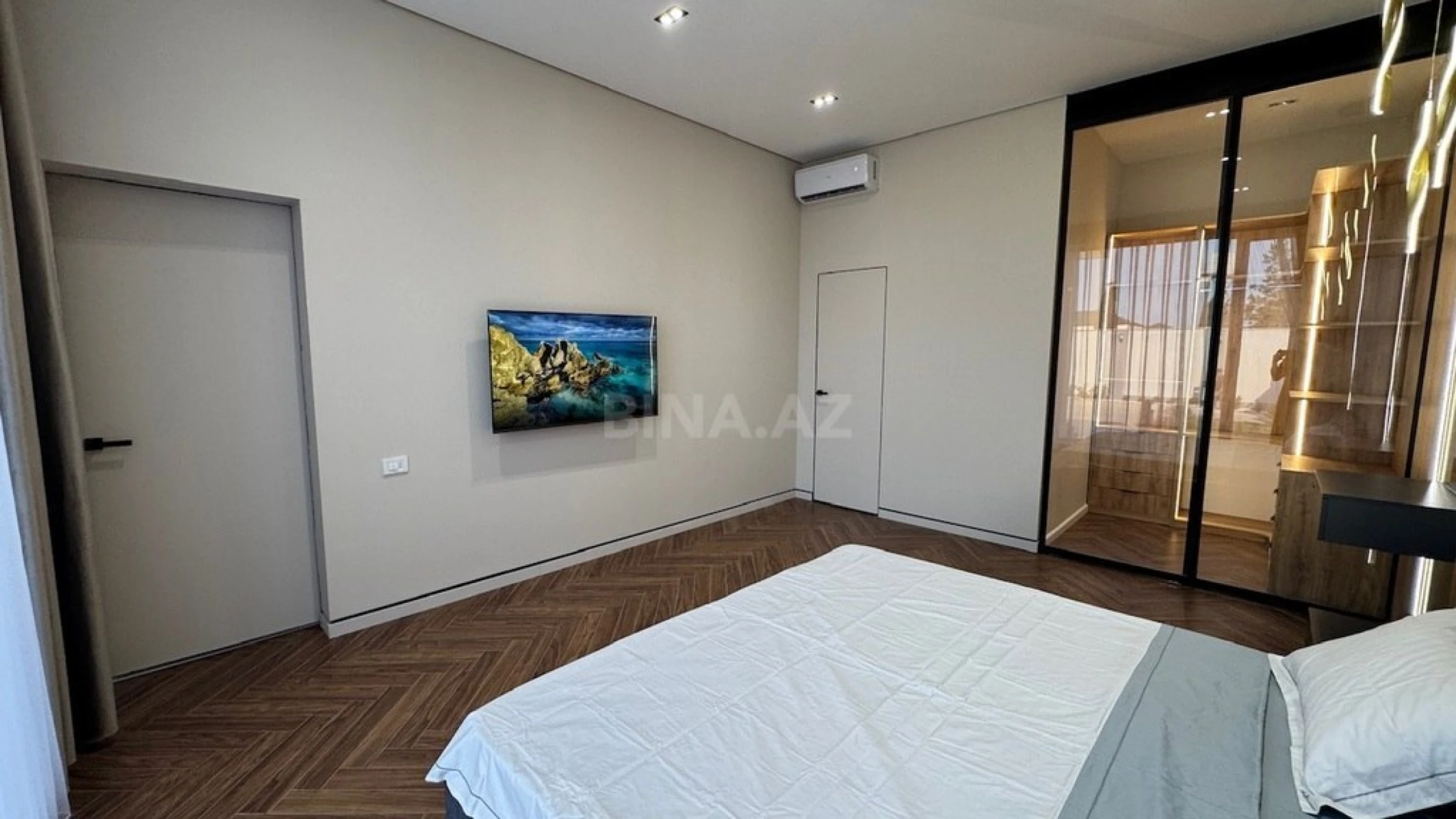 Satılır 4 otaqlı həyət evi 280 m²