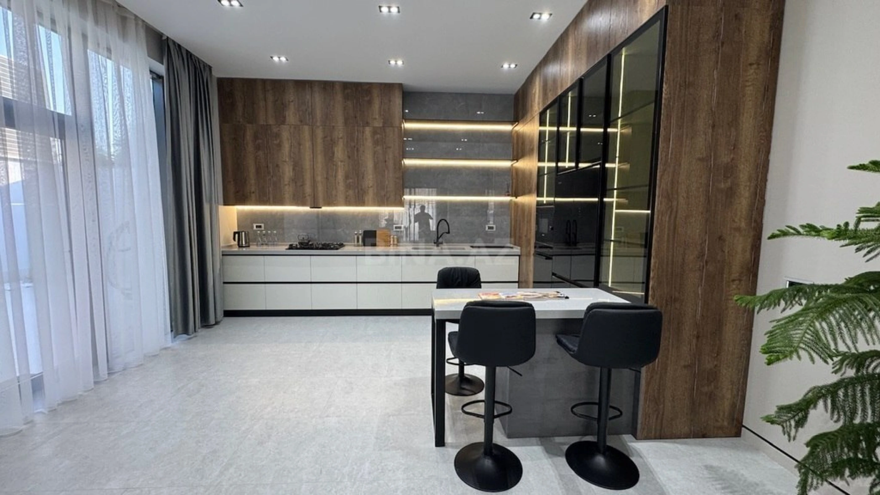 Satılır 4 otaqlı həyət evi 280 m²