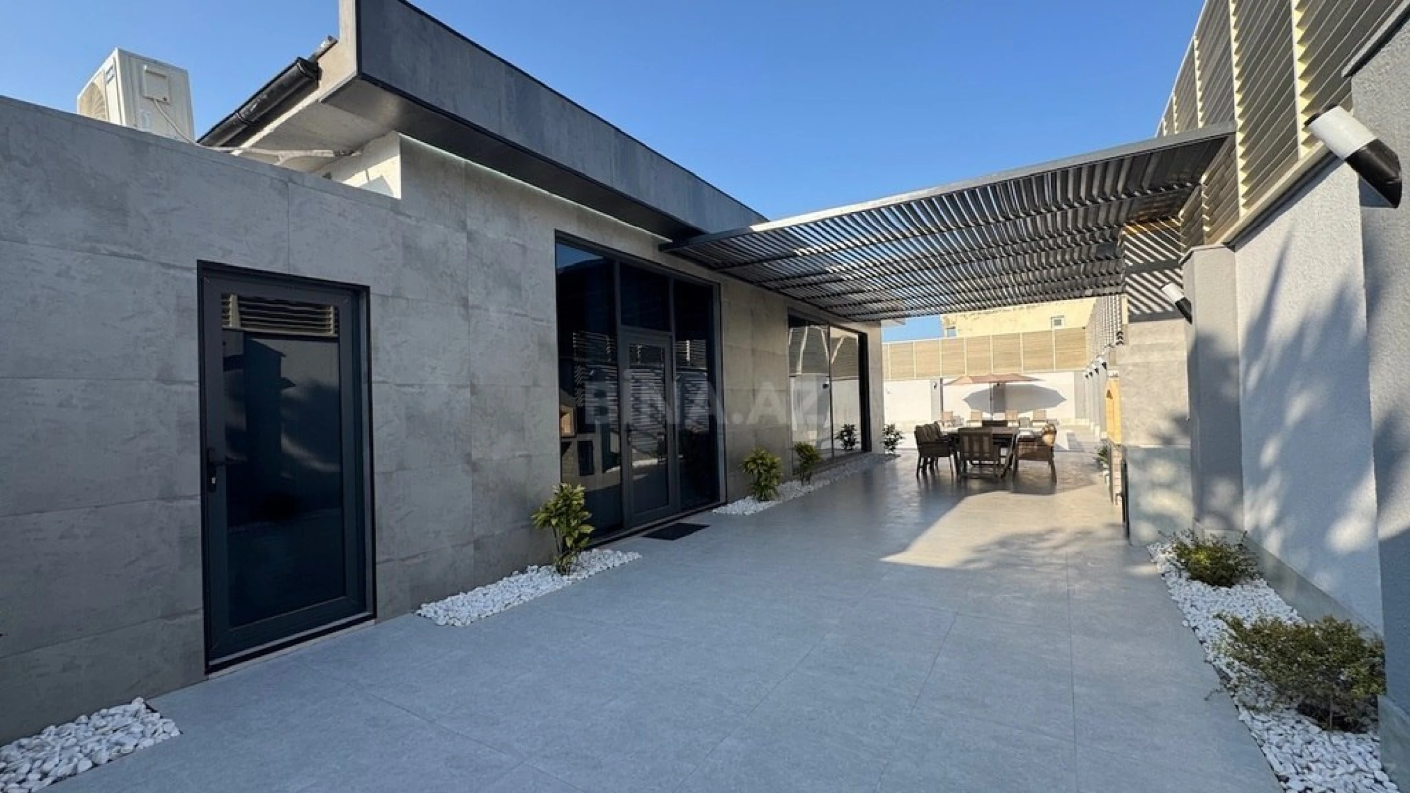 Satılır 4 otaqlı həyət evi 280 m²