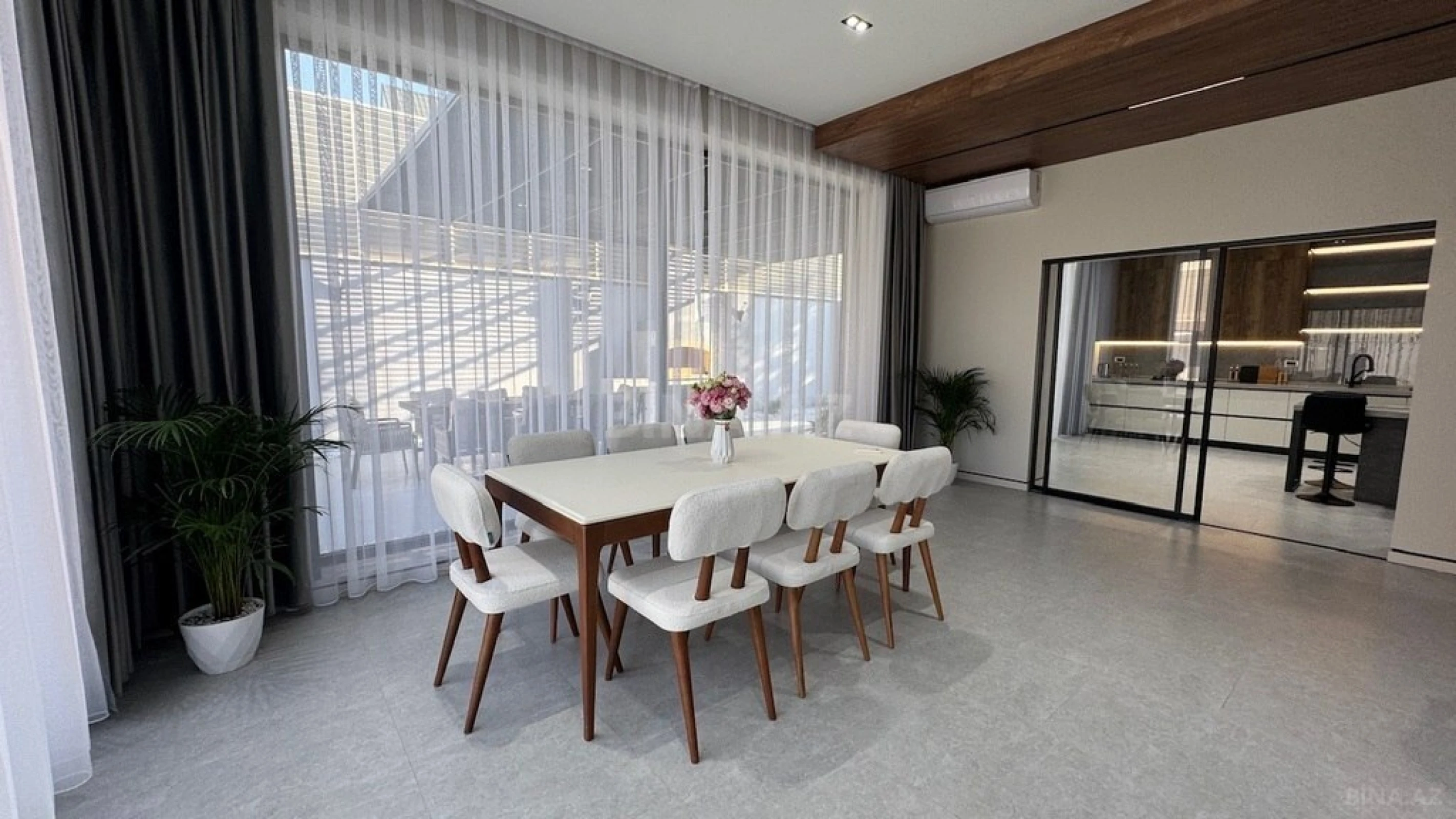 Satılır 4 otaqlı həyət evi 280 m²