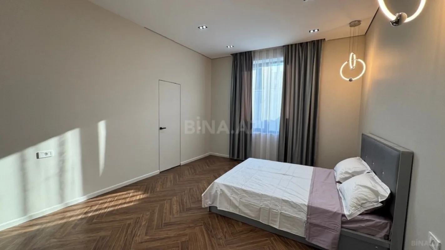 Satılır 4 otaqlı həyət evi 280 m²