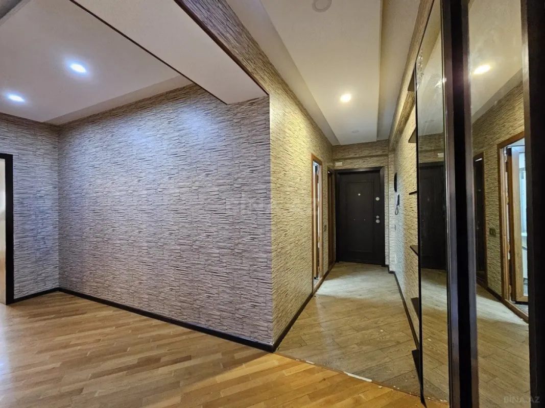 Satılır 3 otaqlı mənzil 107 m²