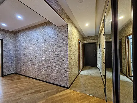 Satılır 3 otaqlı mənzil 107 m²