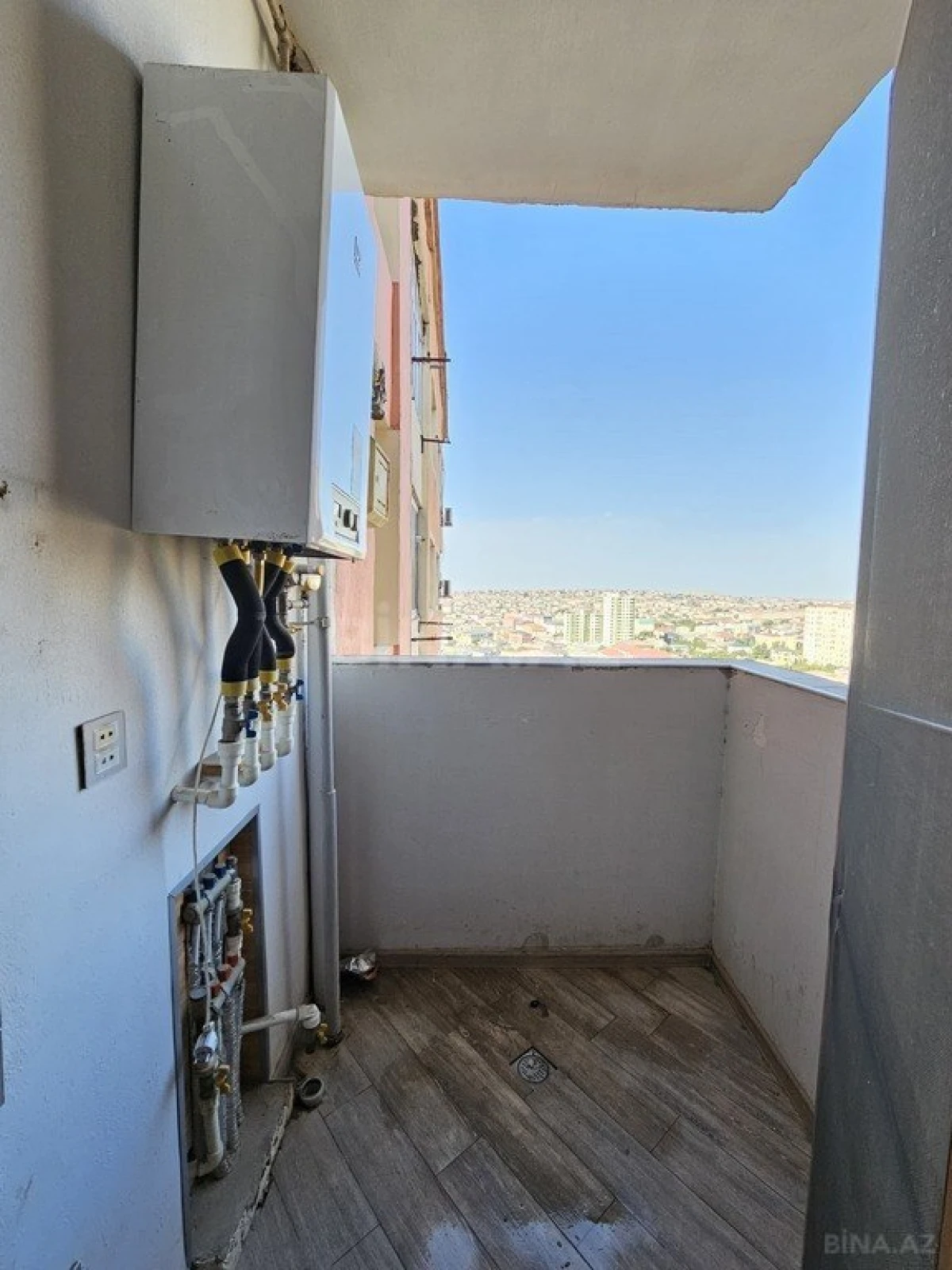 Satılır 3 otaqlı mənzil 107 m²