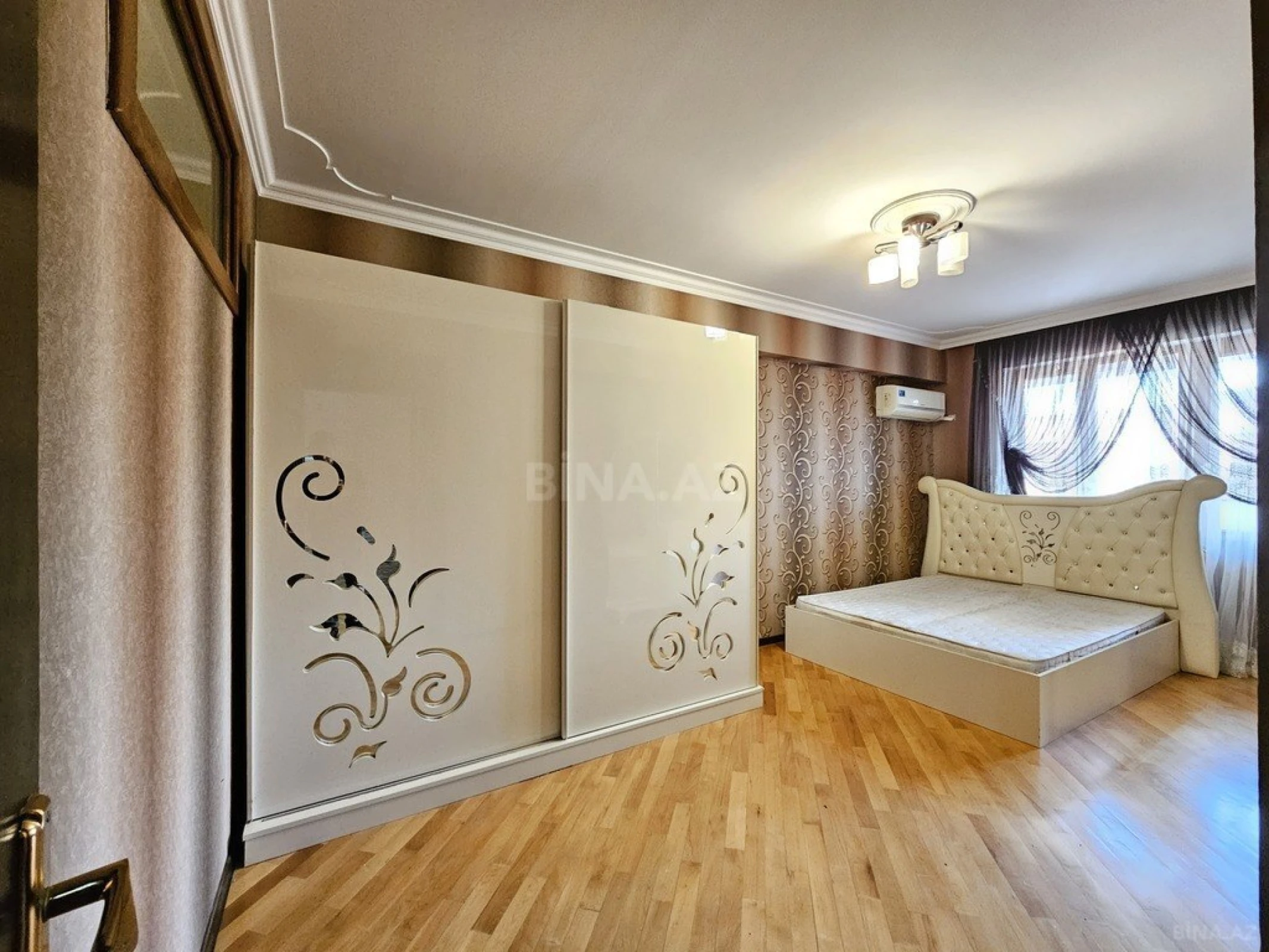 Satılır 3 otaqlı mənzil 107 m²