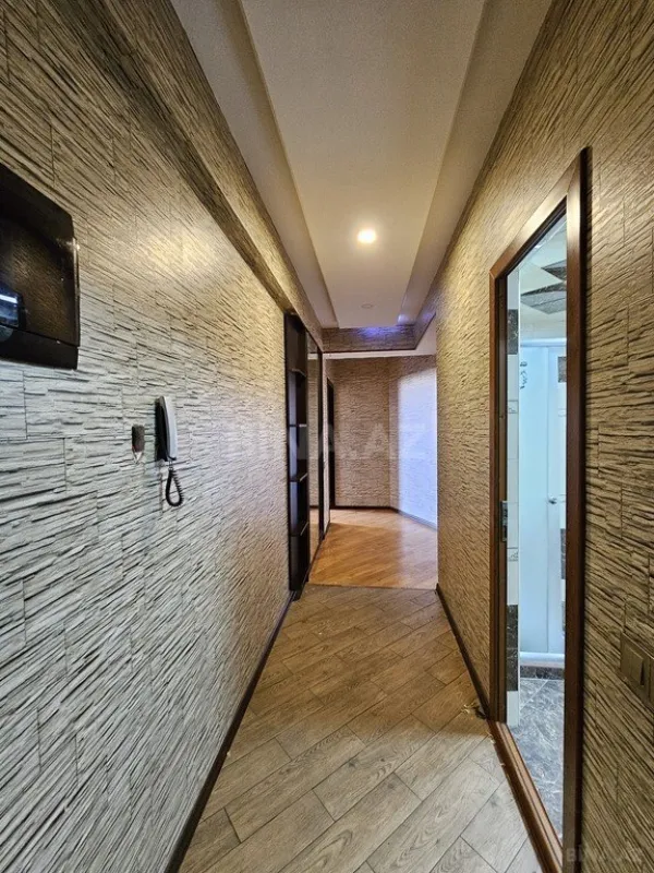 Satılır 3 otaqlı mənzil 107 m²