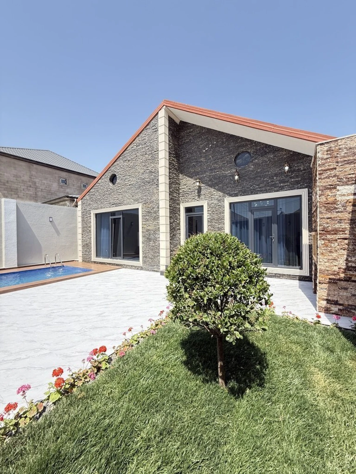 Satılır 4 otaqlı həyət evi 145 m²