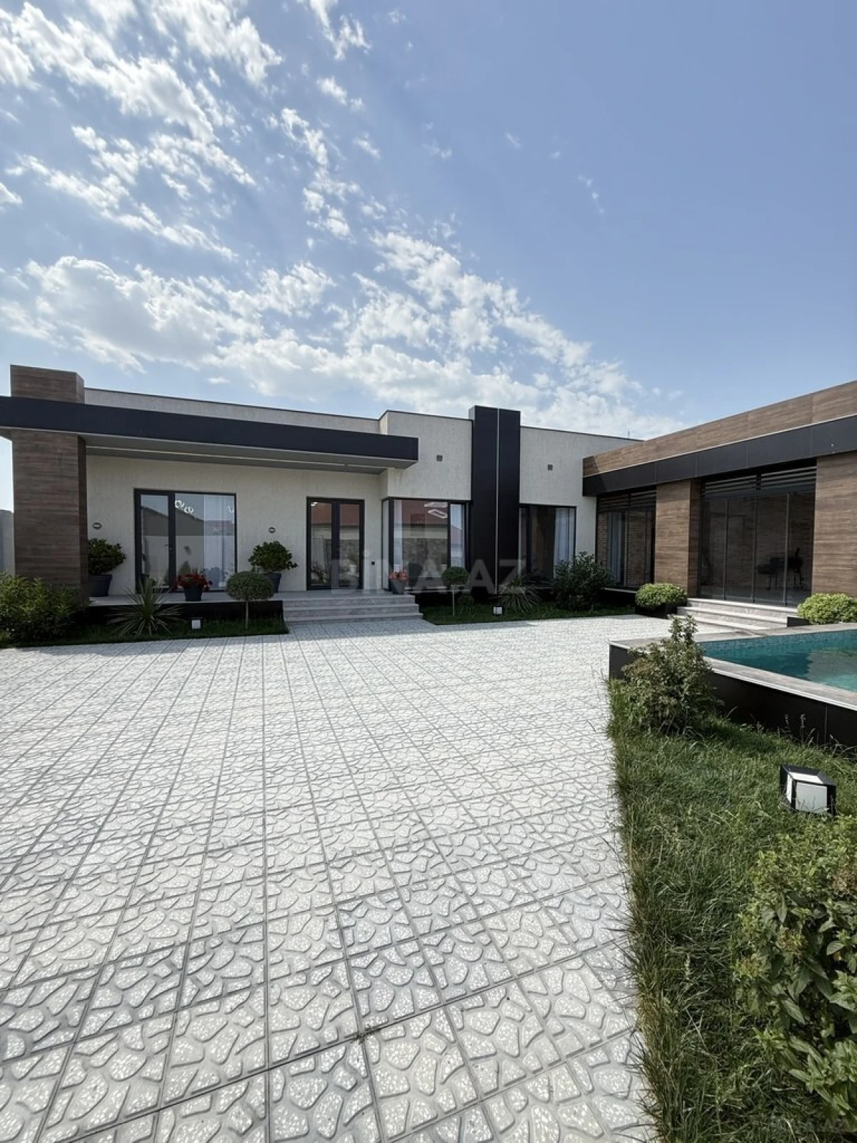 Satılır 4 otaqlı həyət evi 200 m²