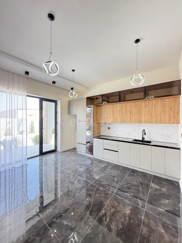 Satılır 4 otaqlı həyət evi 200 m²