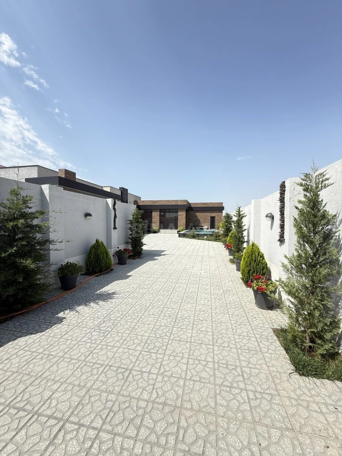 Satılır 4 otaqlı həyət evi 200 m²