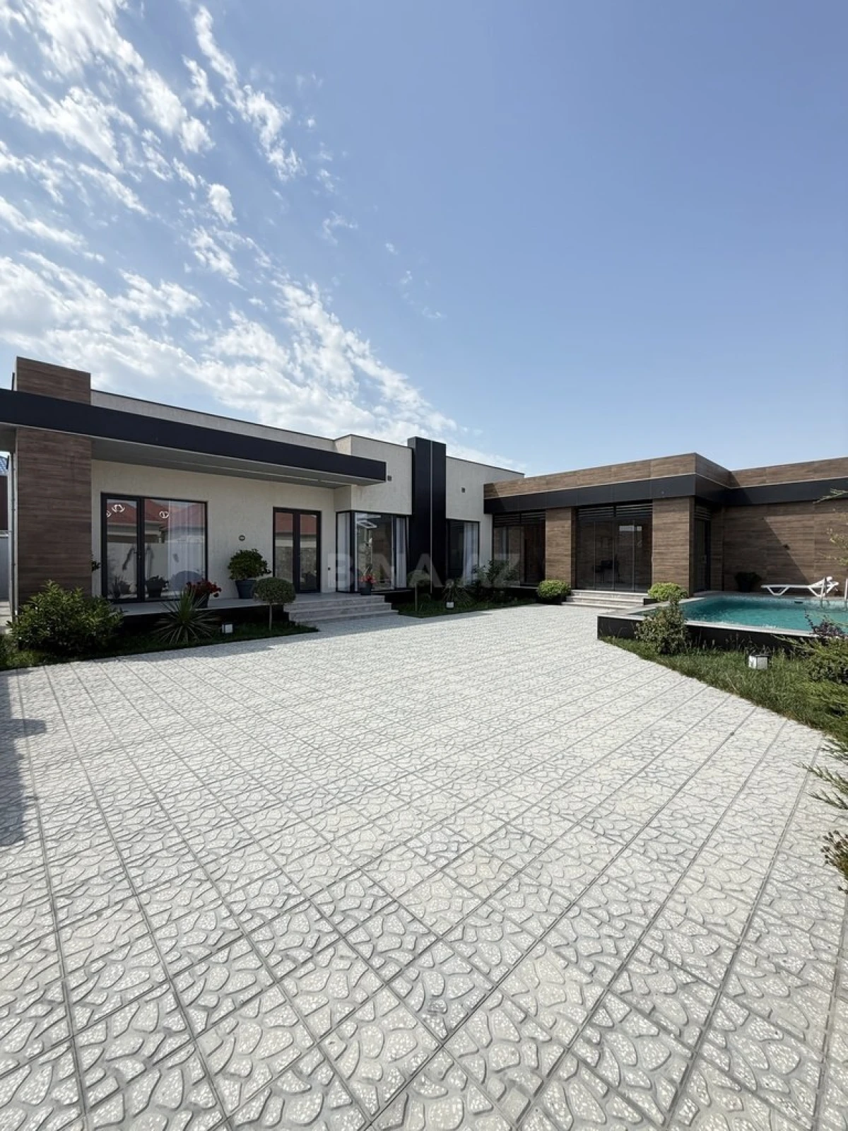 Satılır 4 otaqlı həyət evi 200 m²