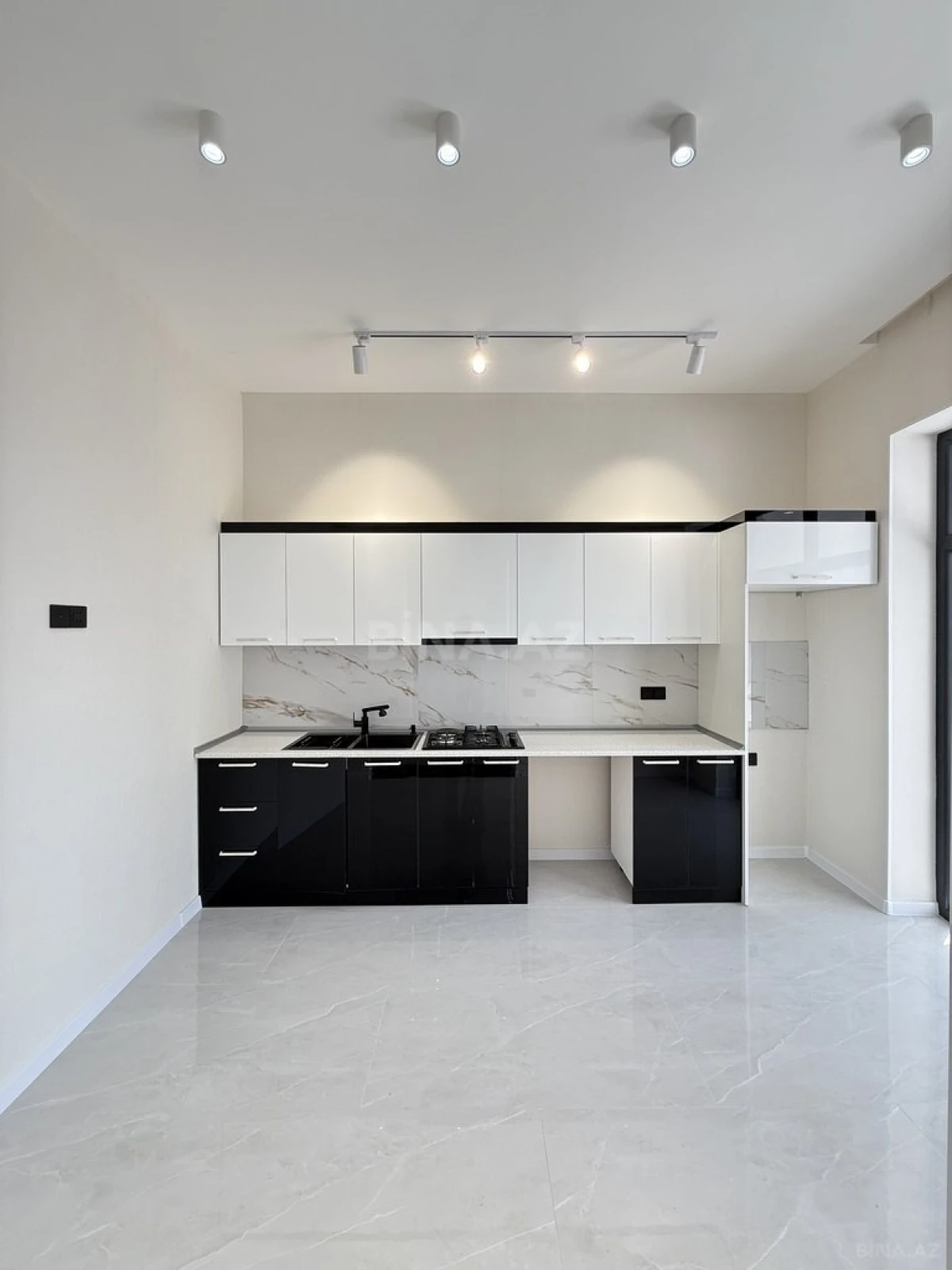 Satılır 4 otaqlı həyət evi 135 m²