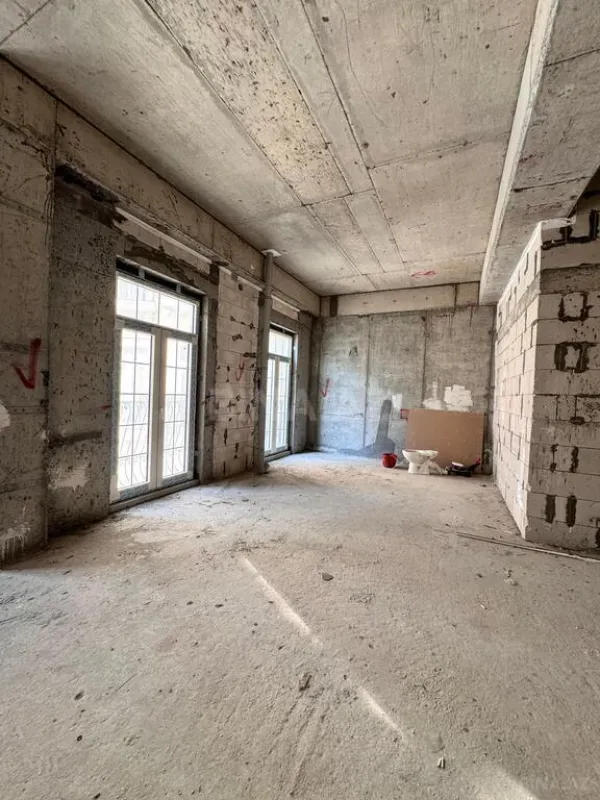 Satılır 2 otaqlı mənzil 84 m²