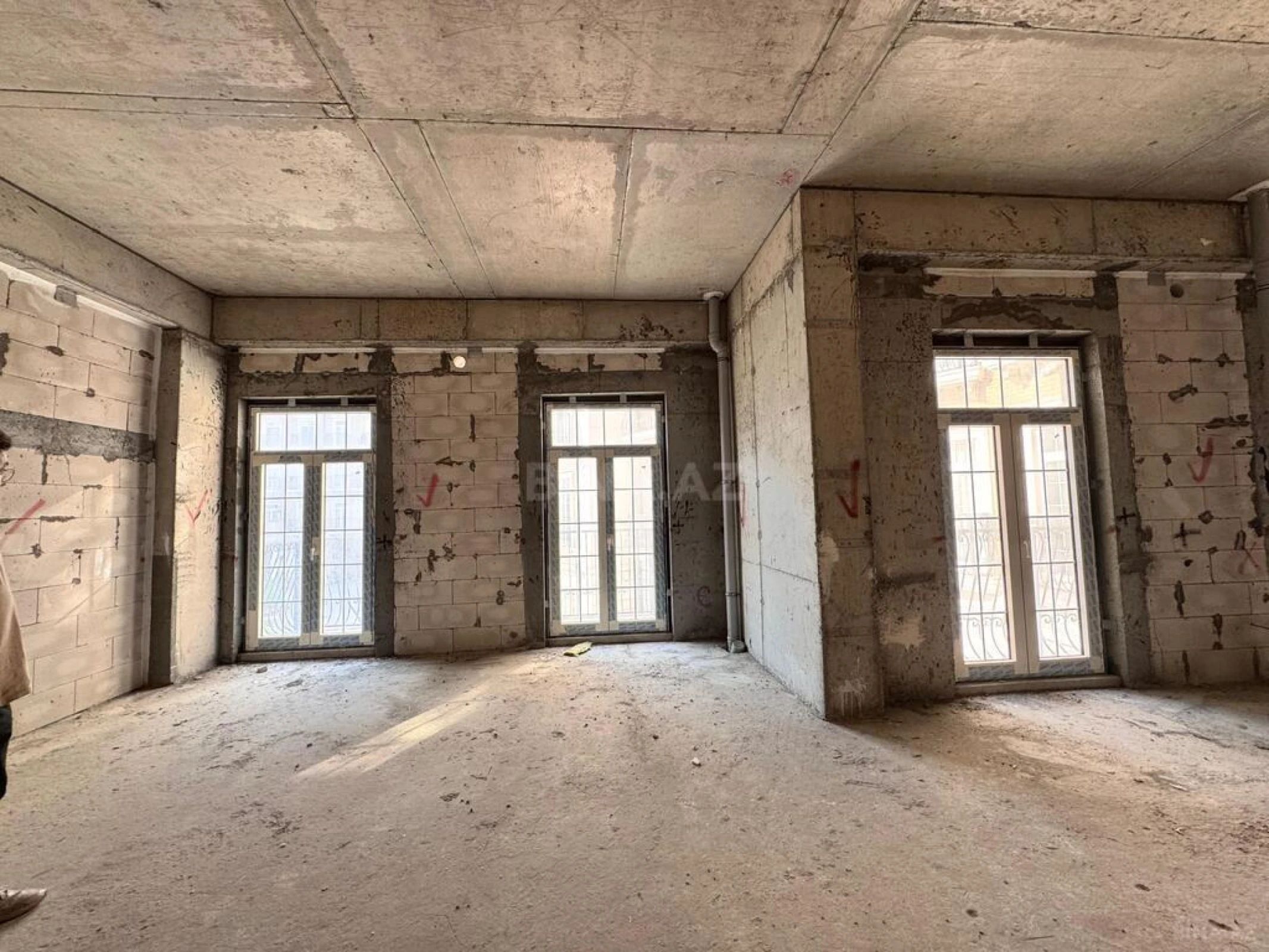 Satılır 2 otaqlı mənzil 84 m²