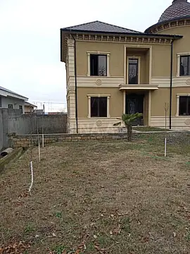 Satılır 5 otaqlı həyət evi 210 m²