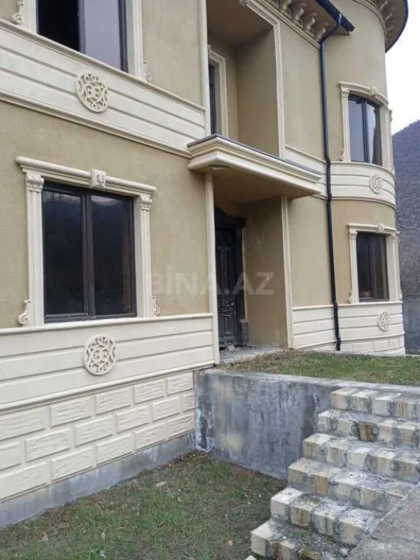 Satılır 5 otaqlı həyət evi 210 m²