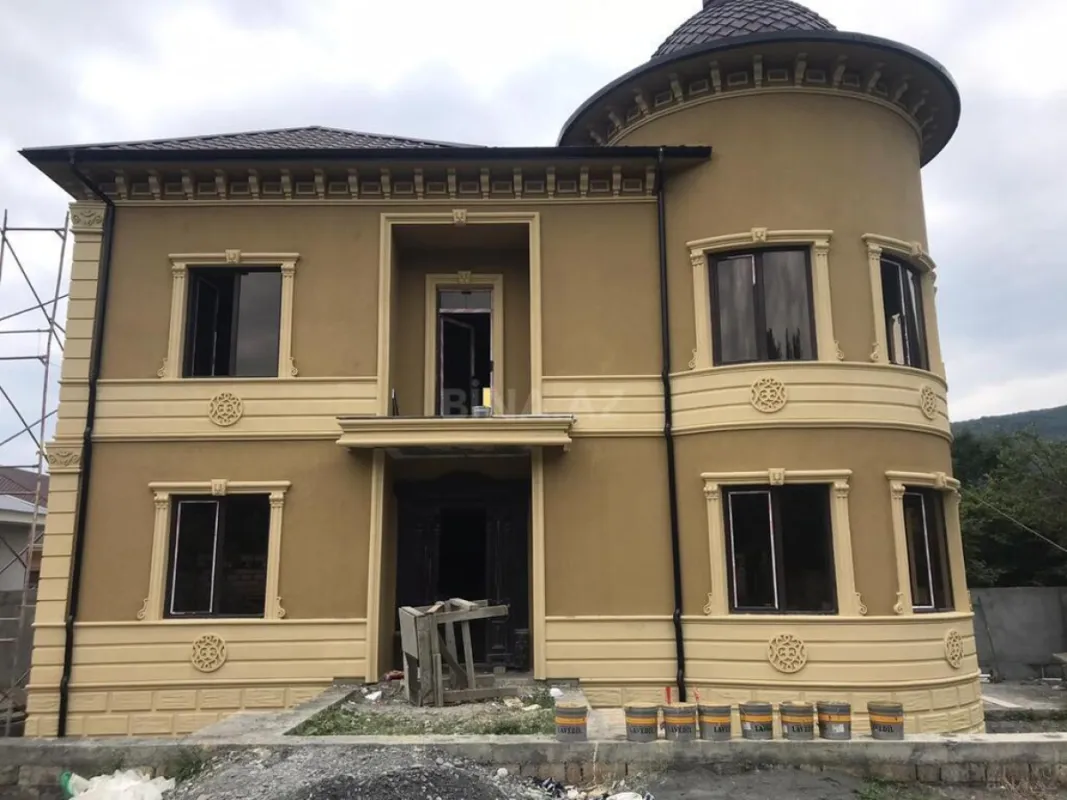 Satılır 5 otaqlı həyət evi 210 m²