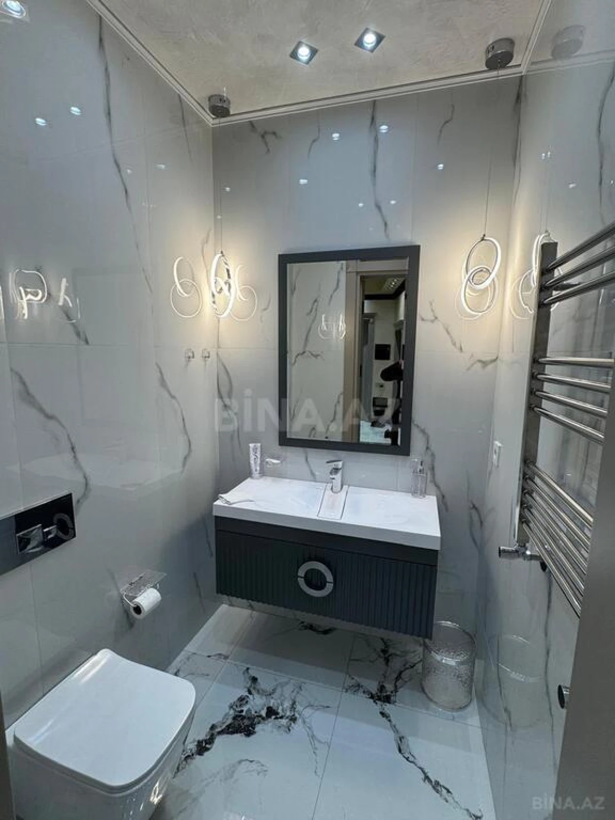 Satılır 3 otaqlı mənzil 145 m²