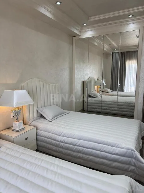 Satılır 3 otaqlı mənzil 145 m²