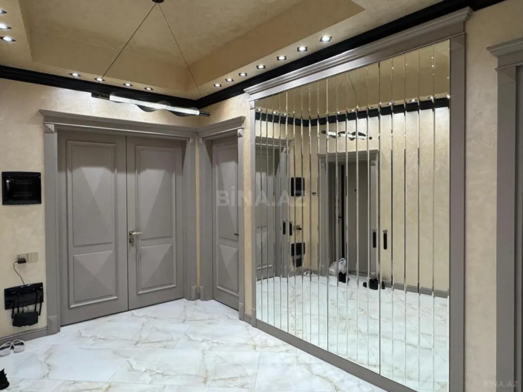 Satılır 3 otaqlı mənzil 145 m²