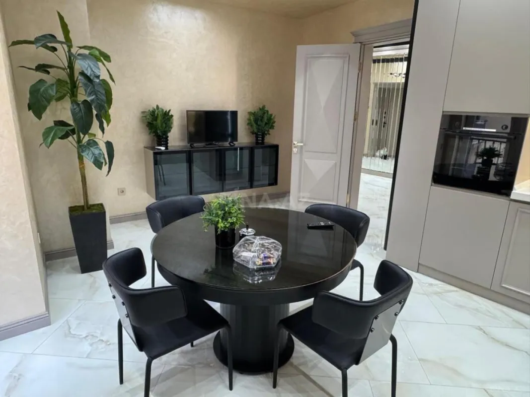 Satılır 3 otaqlı mənzil 145 m²