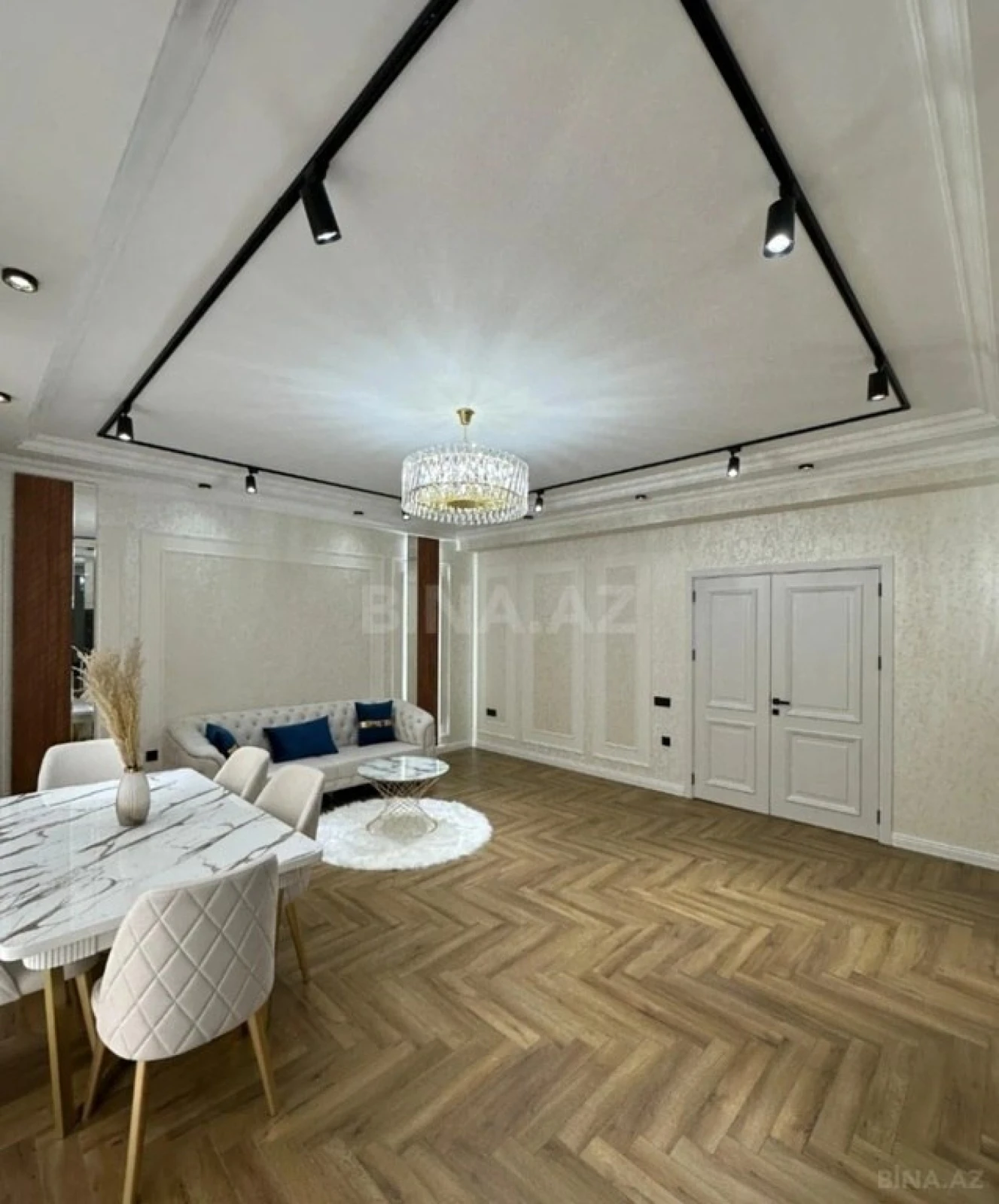 Satılır 3 otaqlı mənzil 140 m²