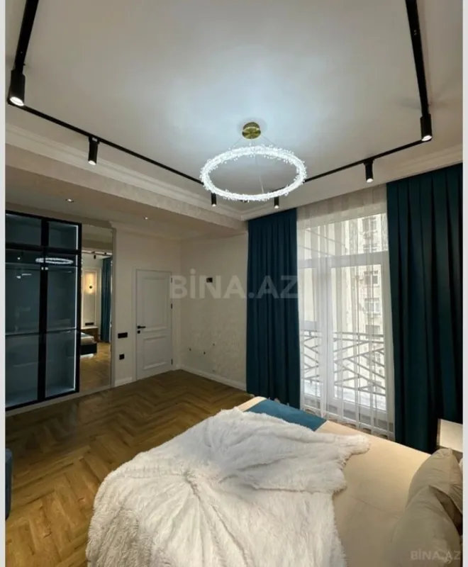 Satılır 3 otaqlı mənzil 140 m²
