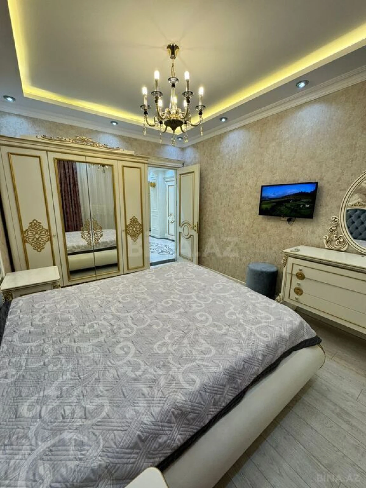 Kirayə verilir 3 otaqlı mənzil 150 m²