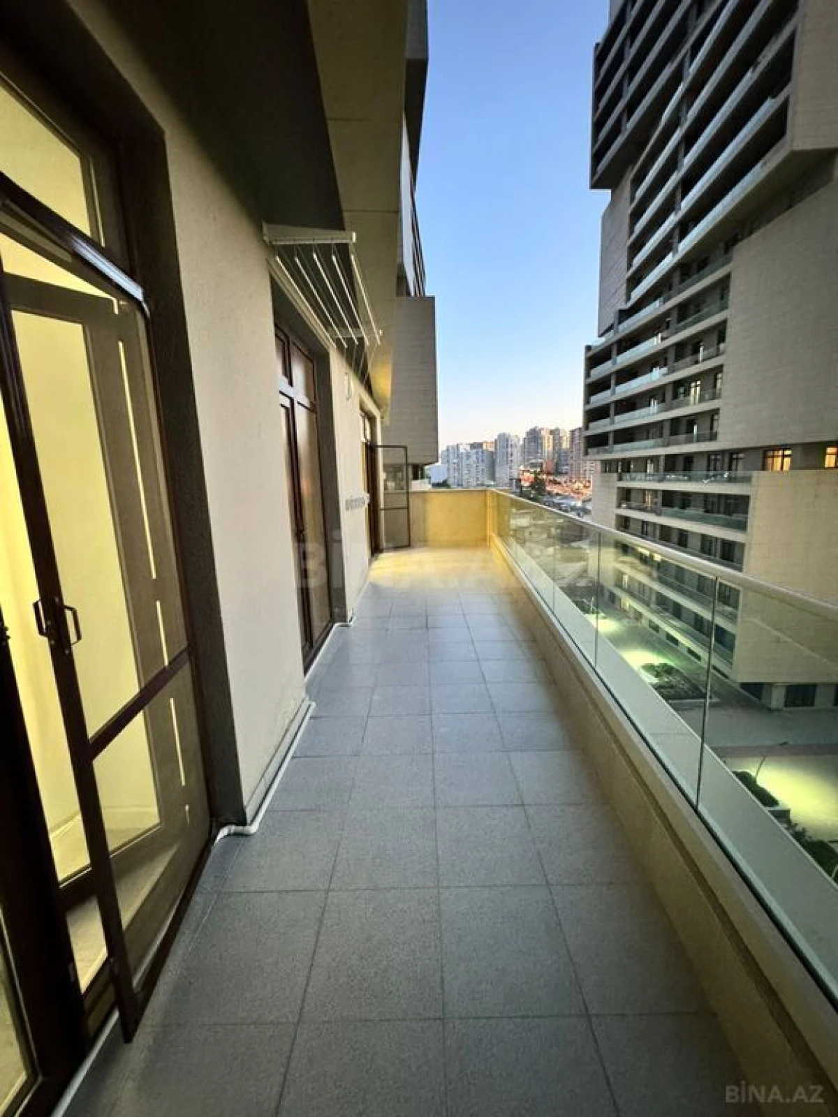 Kirayə verilir 3 otaqlı mənzil 150 m²