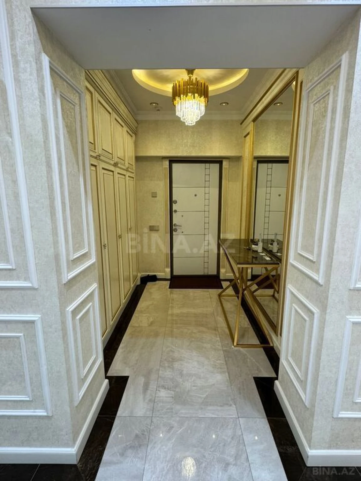 Kirayə verilir 3 otaqlı mənzil 150 m²
