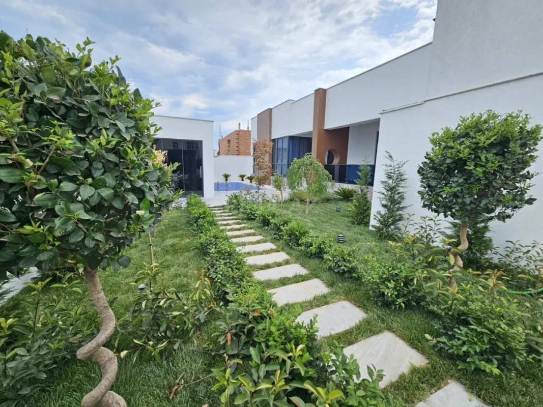 Satılır 4 otaqlı həyət evi 200 m²