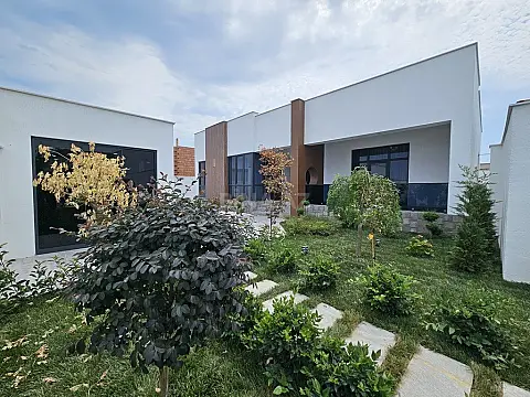 Satılır 4 otaqlı həyət evi 200 m²