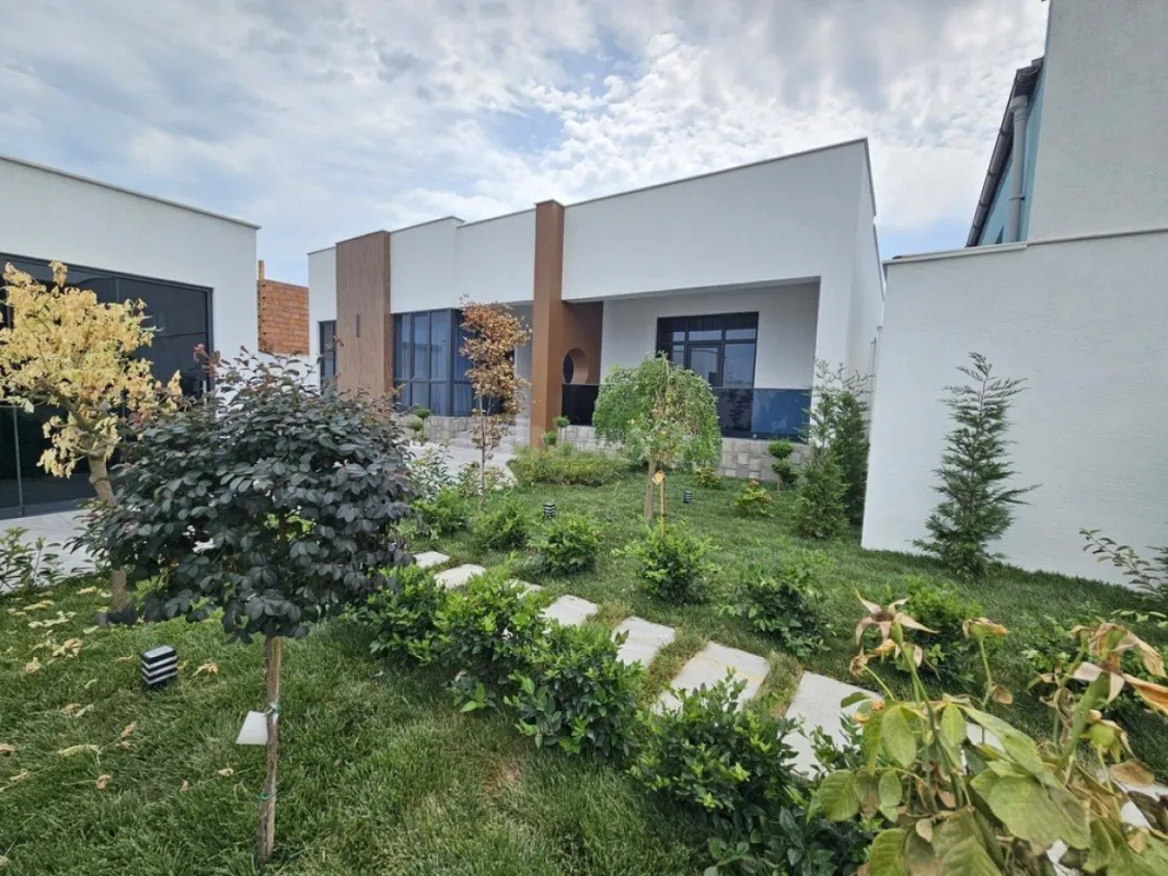 Satılır 4 otaqlı həyət evi 200 m²
