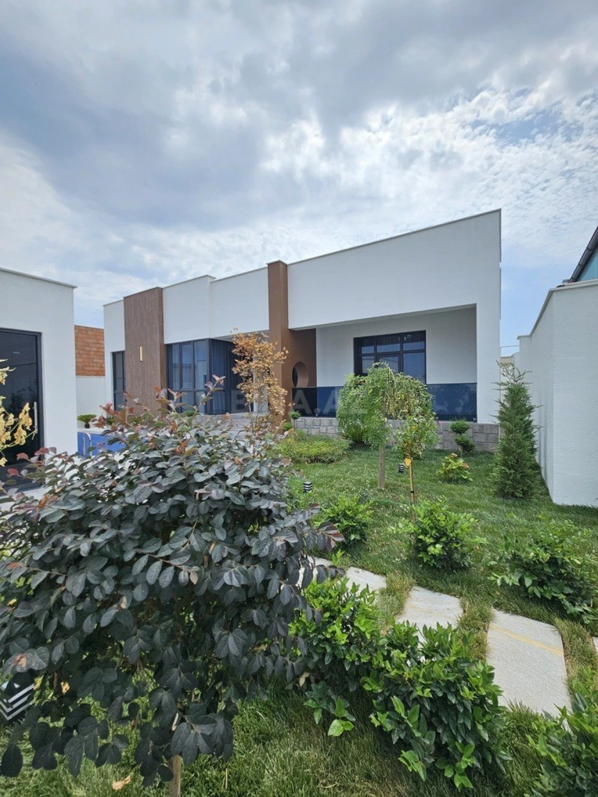 Satılır 4 otaqlı həyət evi 200 m²