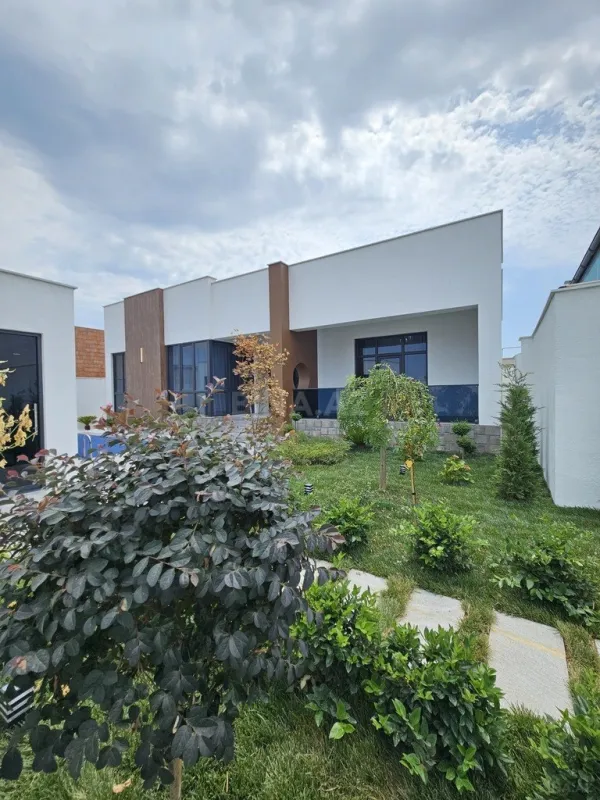 Satılır 4 otaqlı həyət evi 200 m²