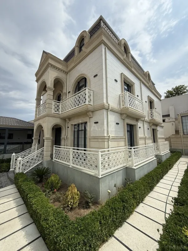 Satılır 6 otaqlı həyət evi 450 m²