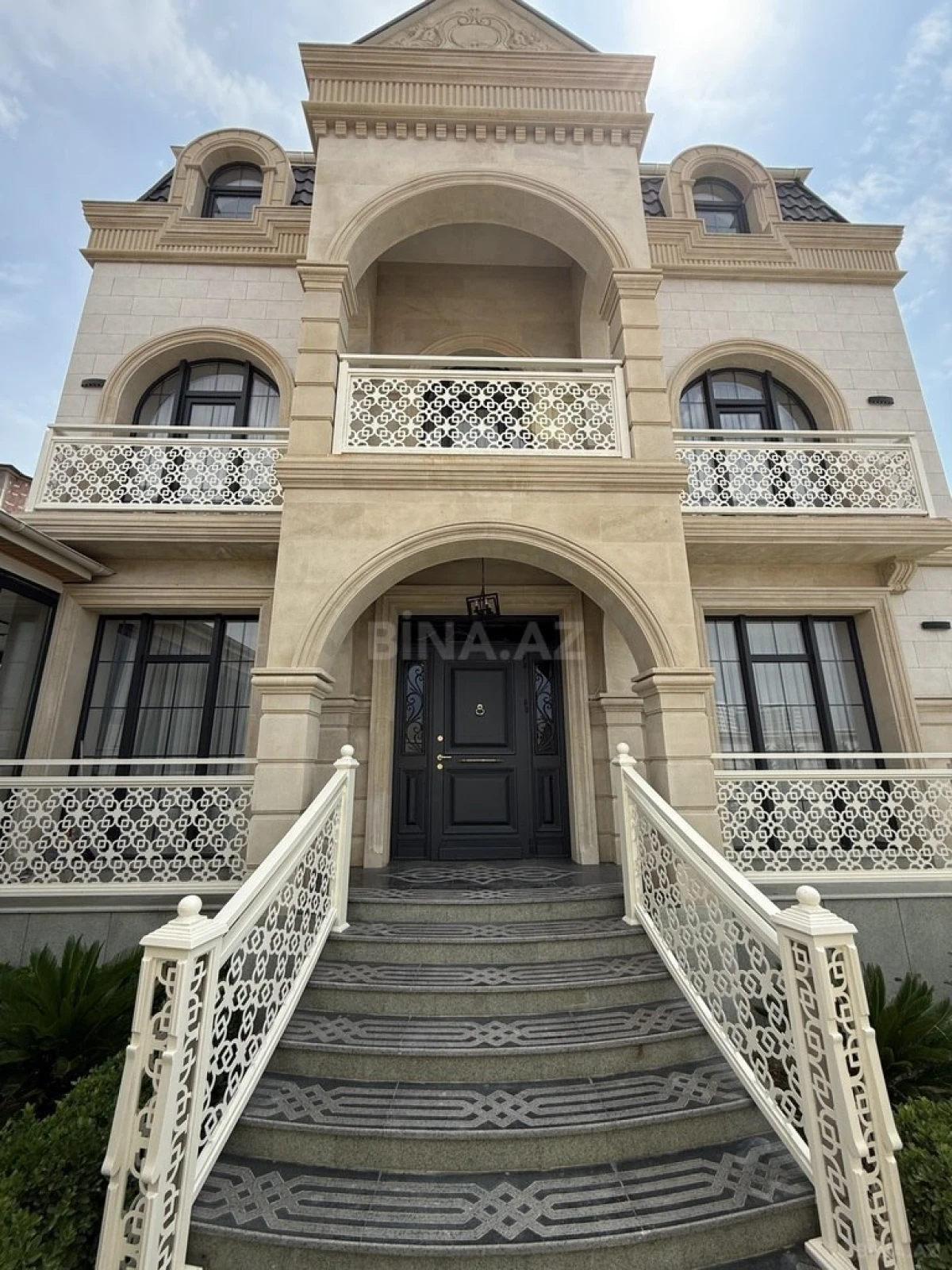 Satılır 6 otaqlı həyət evi 450 m²