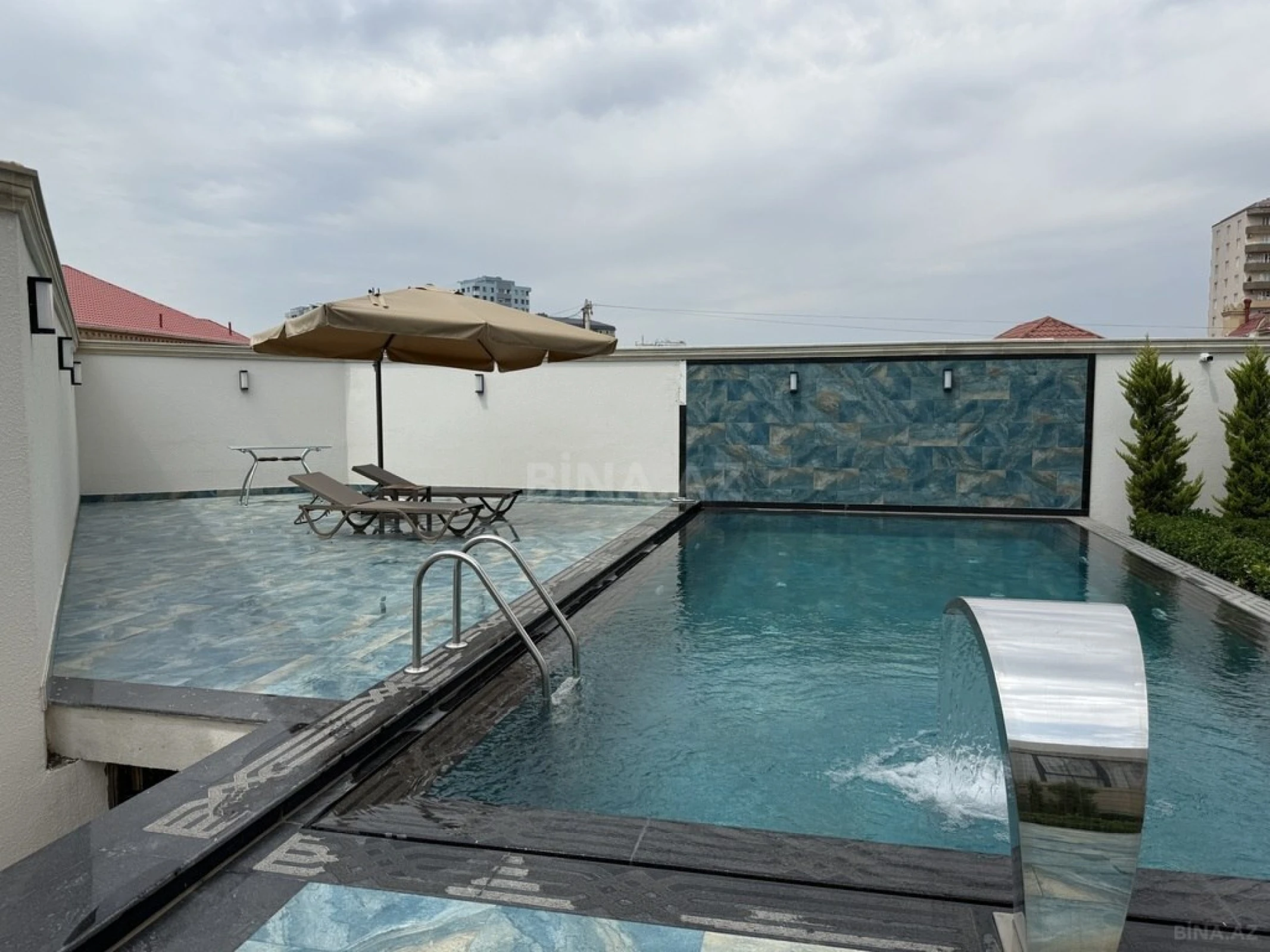 Satılır 6 otaqlı həyət evi 450 m²