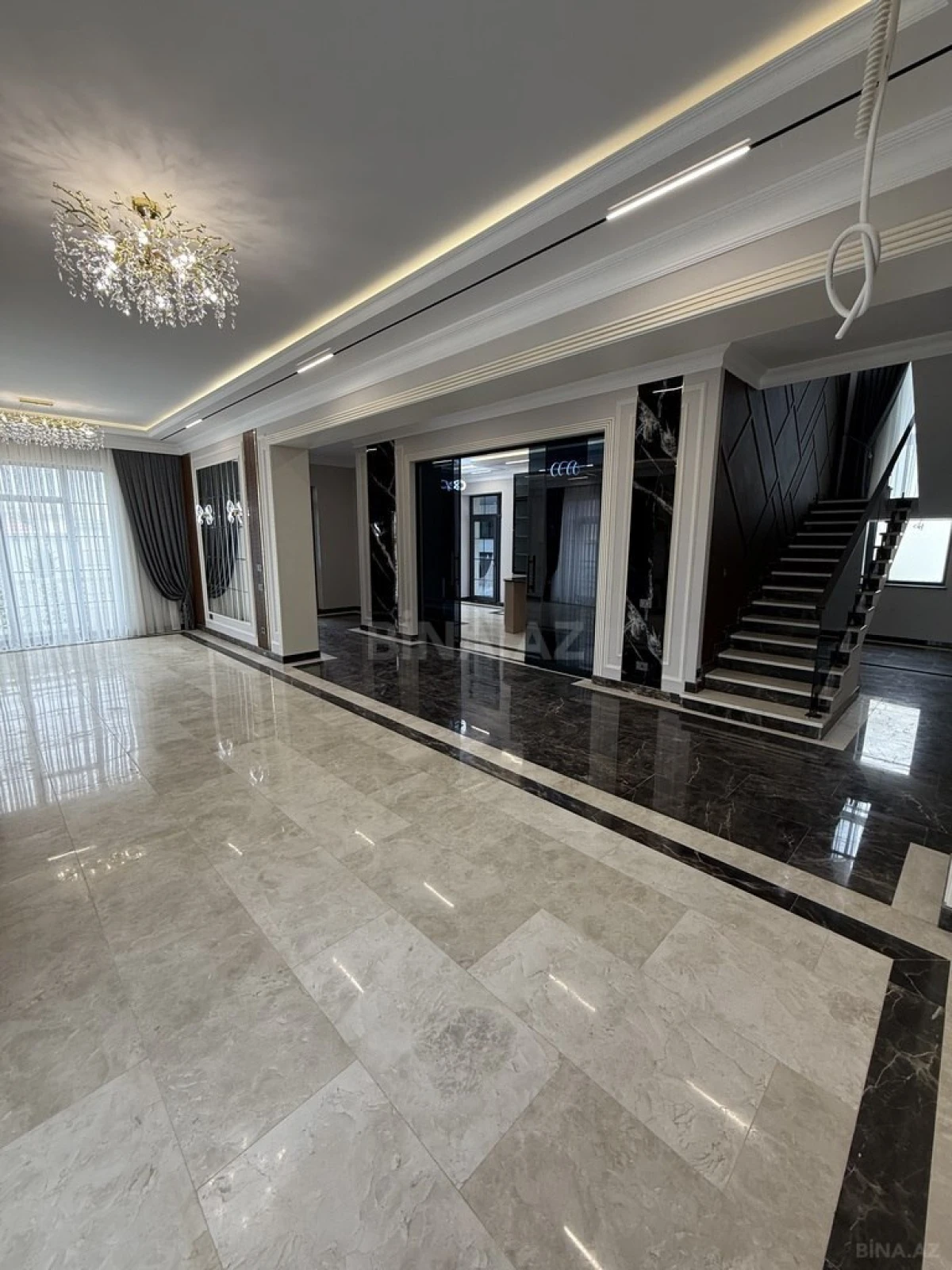 Satılır 6 otaqlı həyət evi 450 m²