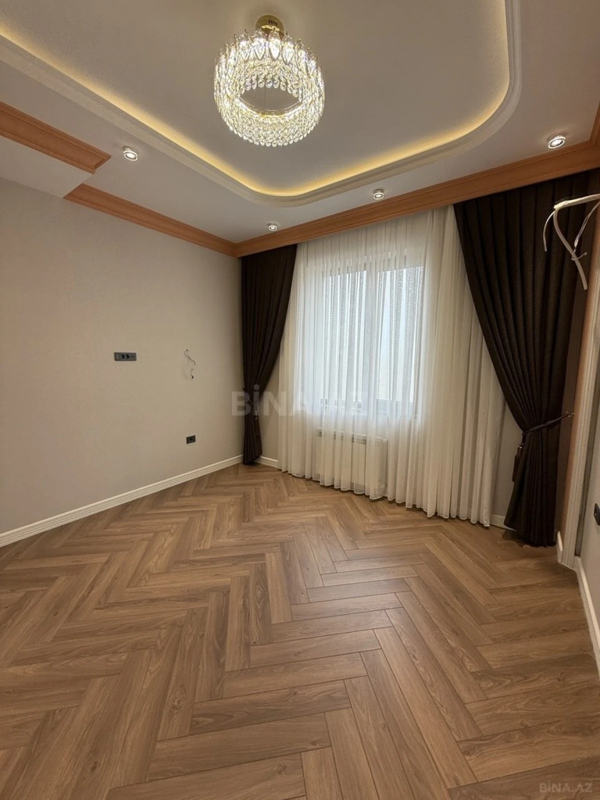 Satılır 6 otaqlı həyət evi 450 m²