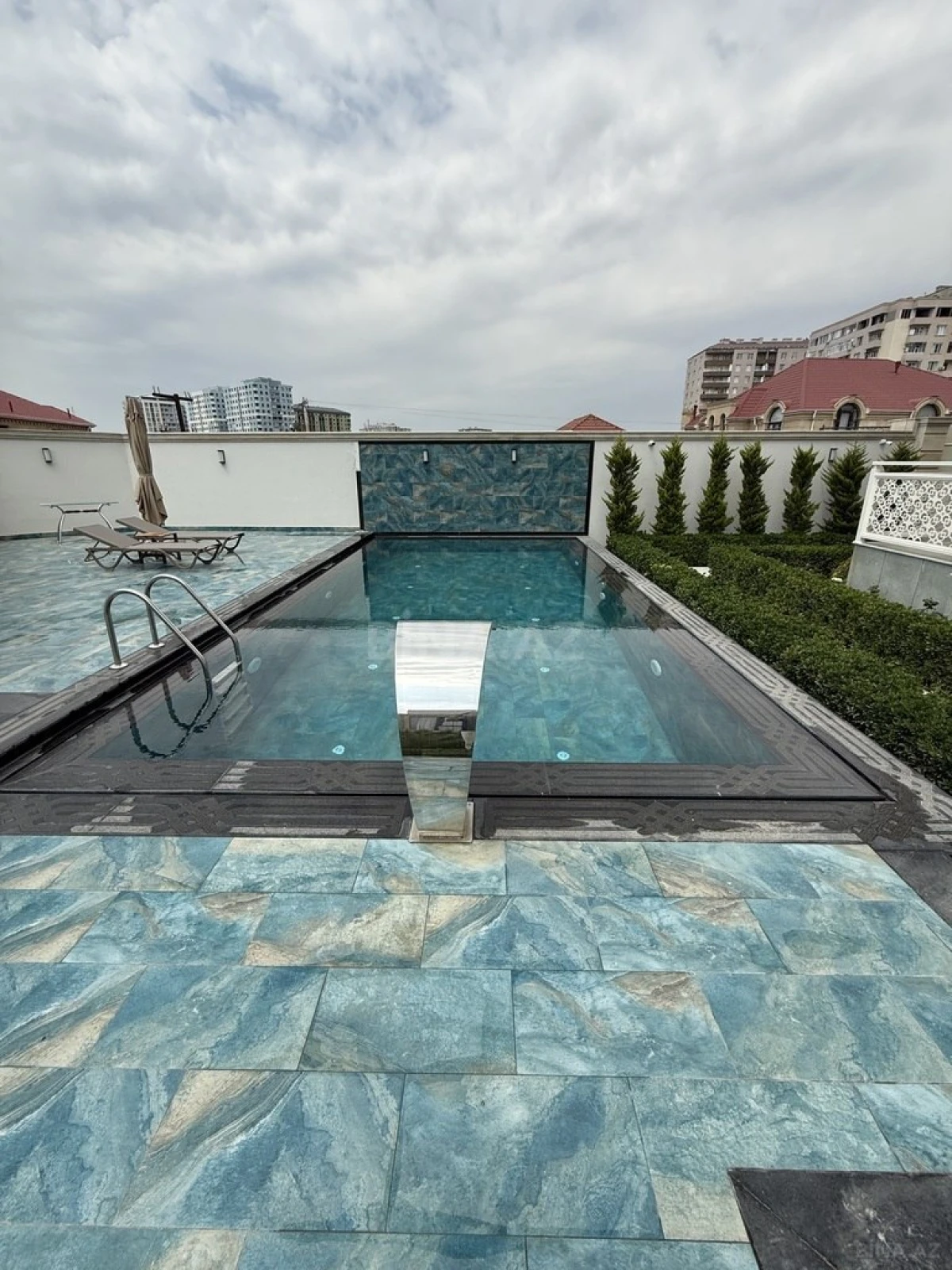 Satılır 6 otaqlı həyət evi 450 m²