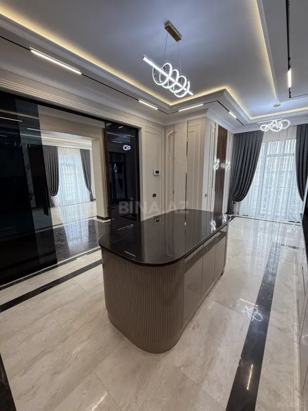 Satılır 6 otaqlı həyət evi 450 m²