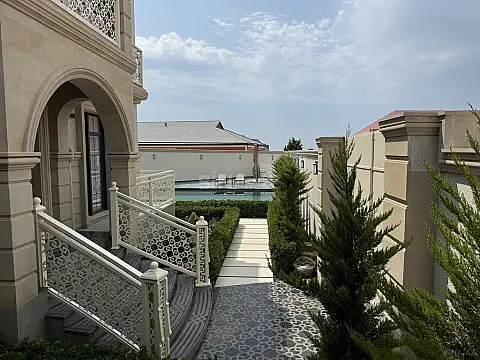 Satılır 6 otaqlı həyət evi 450 m²